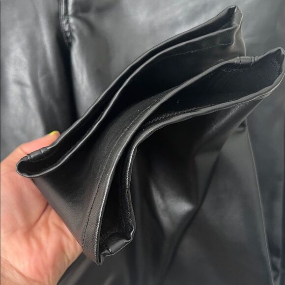 Abercrombie & Fitch Black Ultra High Ankle Straight Vegan Leather Pants SZ 24 - Picture 6 of 16